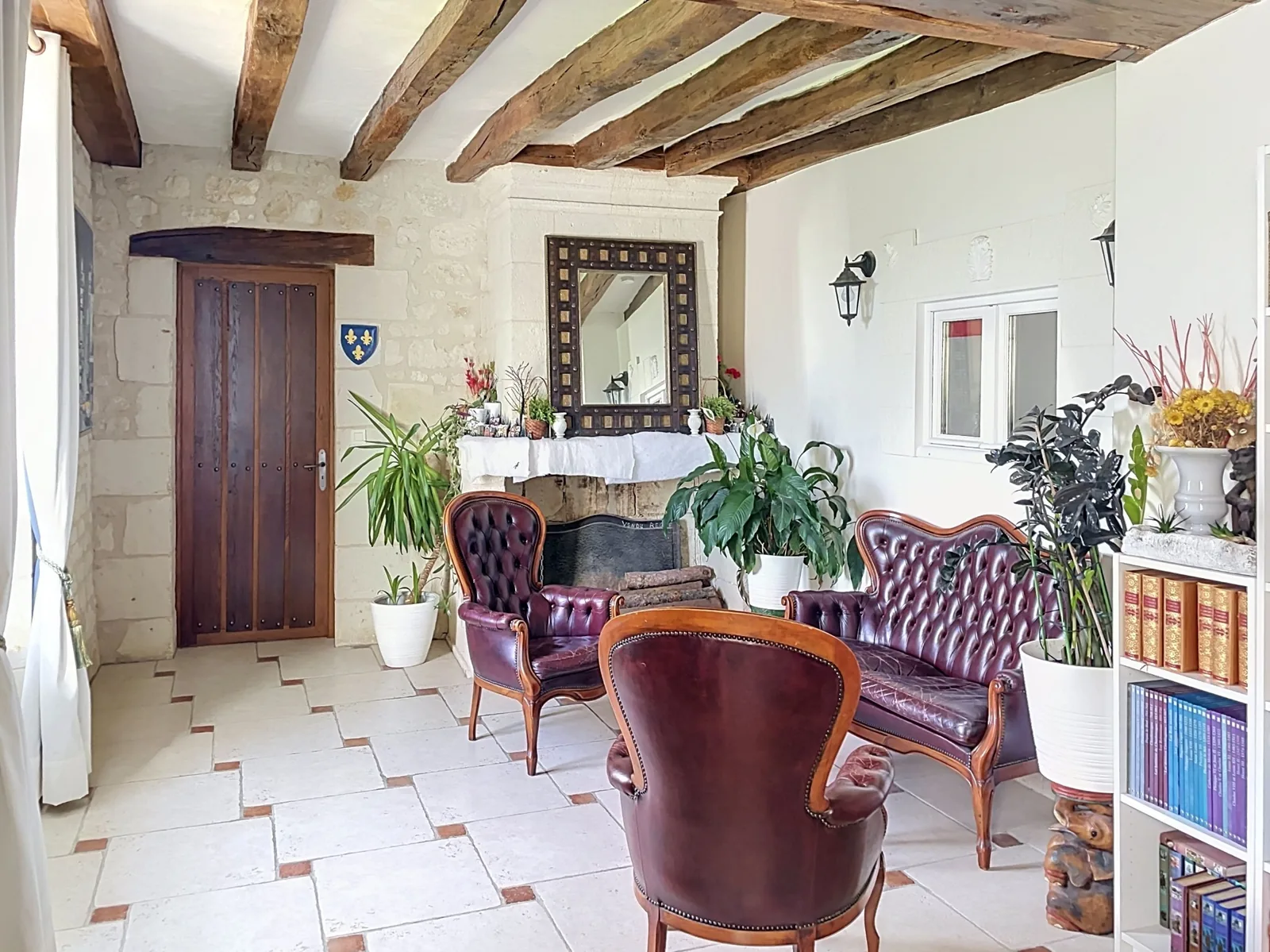 Salon avec cheminée